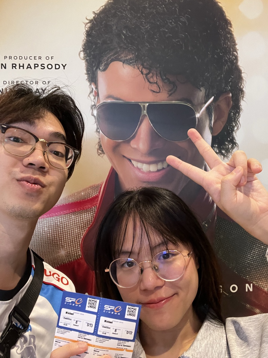 Aznr (Thitipong Nonnoi) และเพื่อนร่วมทาง